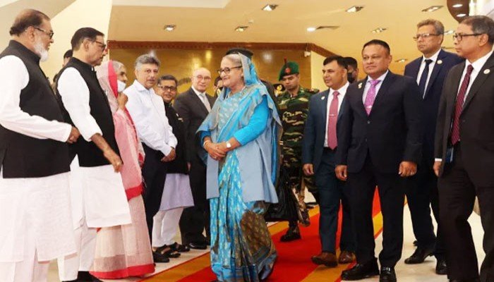 কাতারের উদ্দেশে ঢাকা ছেড়েছেন প্রধানমন্ত্রী