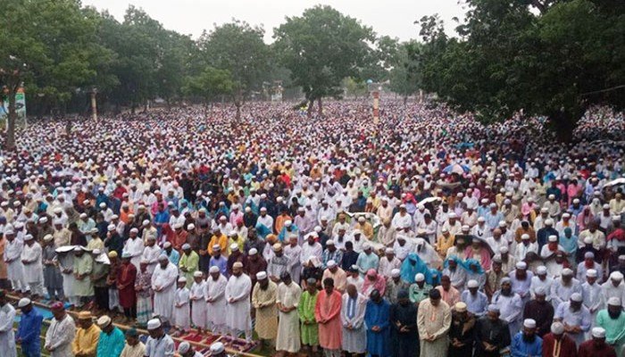 শোলাকিয়ায় ঈদের জামায়াতে মুসল্লিদের ঢল