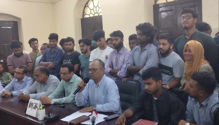 জবিতে ছাত্র-শিক্ষক-কর্মকর্তাদের রাজনীতি বাতিল